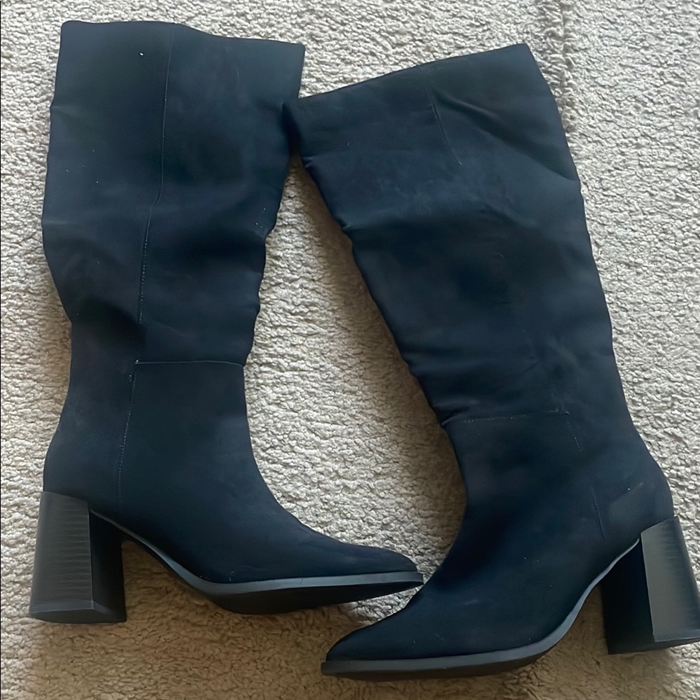 Black Heeled Knee-High Boots with Chunky Block Heel